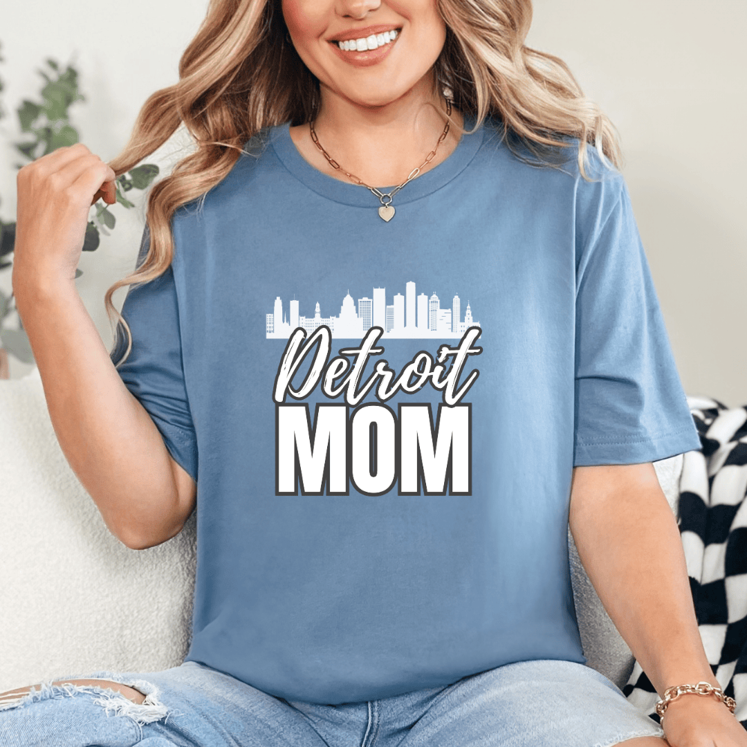 mom life tee that says Detroit Skyline Mom T-Shirt for moms