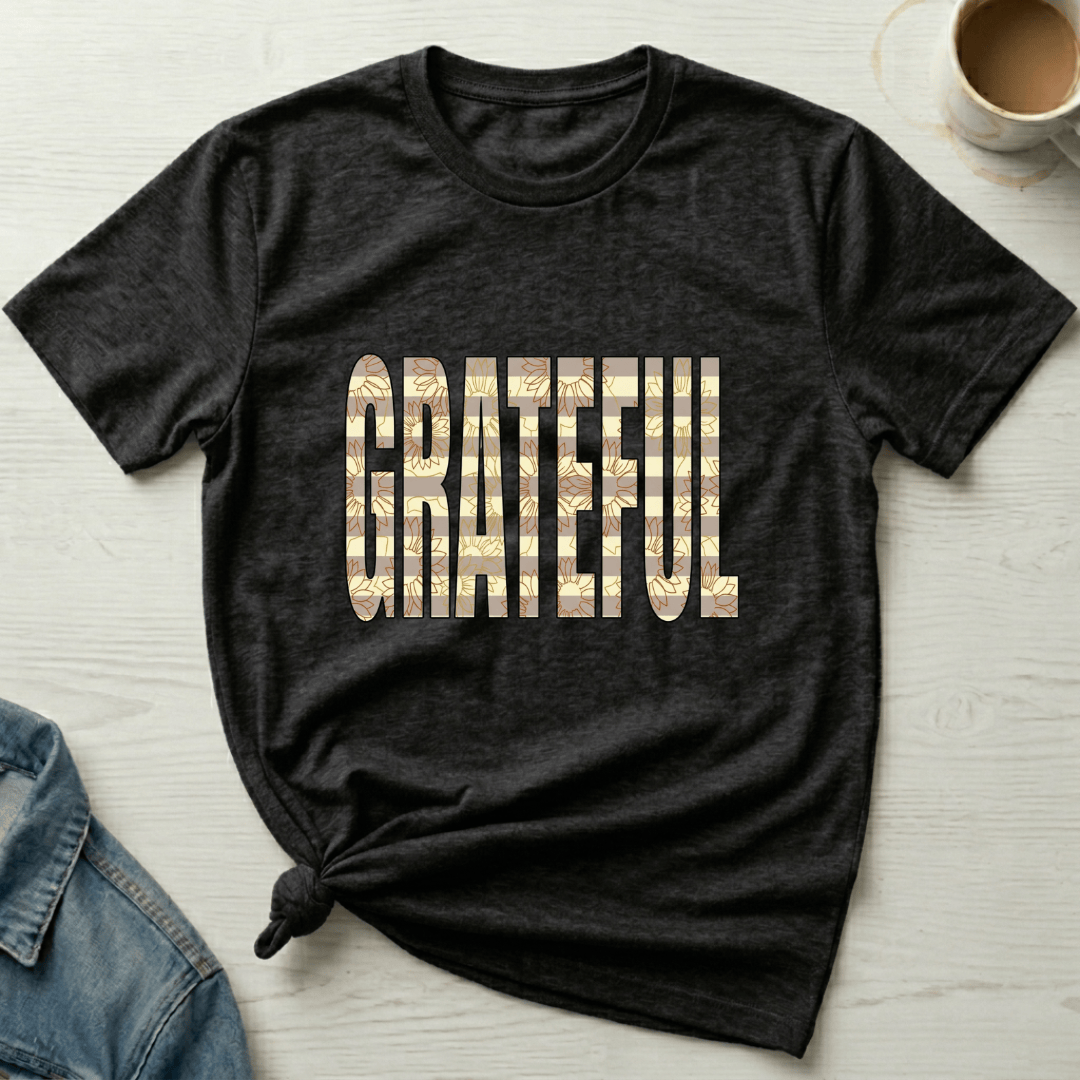 mom life tee that says Grateful Floral Mom T-Shirt for moms