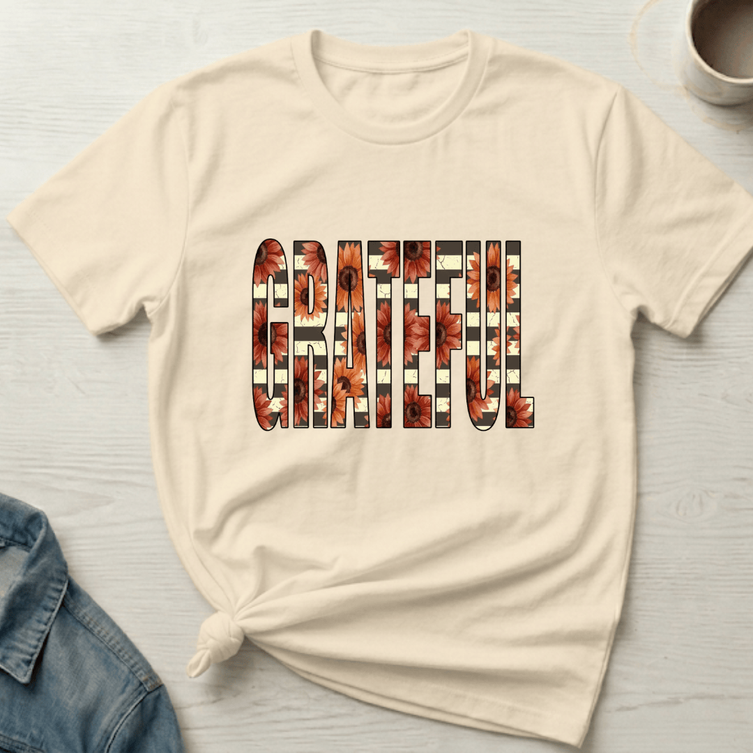 mom life tee that says Grateful Mom T-Shirt for moms