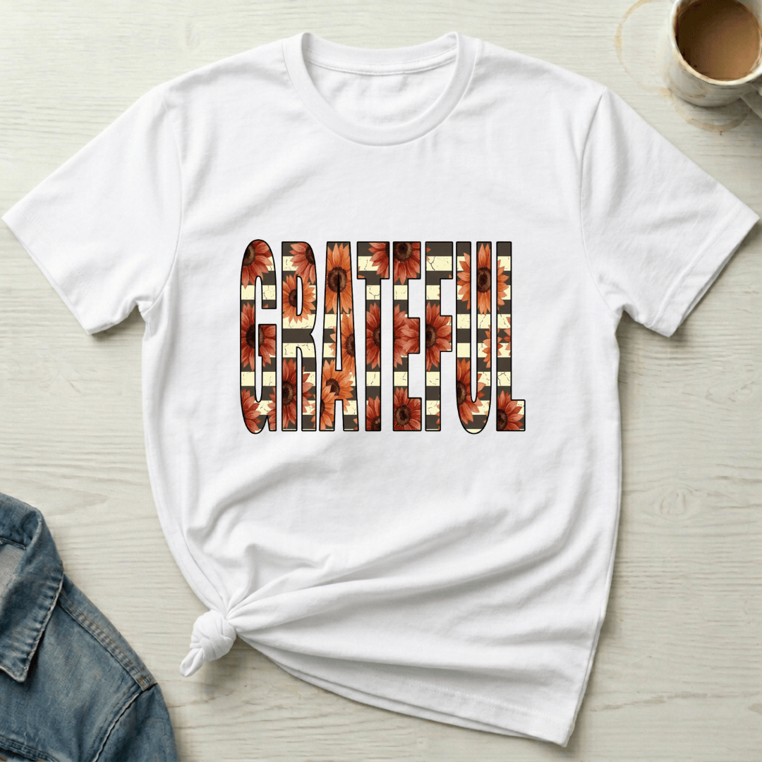 mom life tee that says Grateful Mom T-Shirt for moms