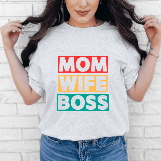 mom life tee that says Mom Boss T-Shirt for moms